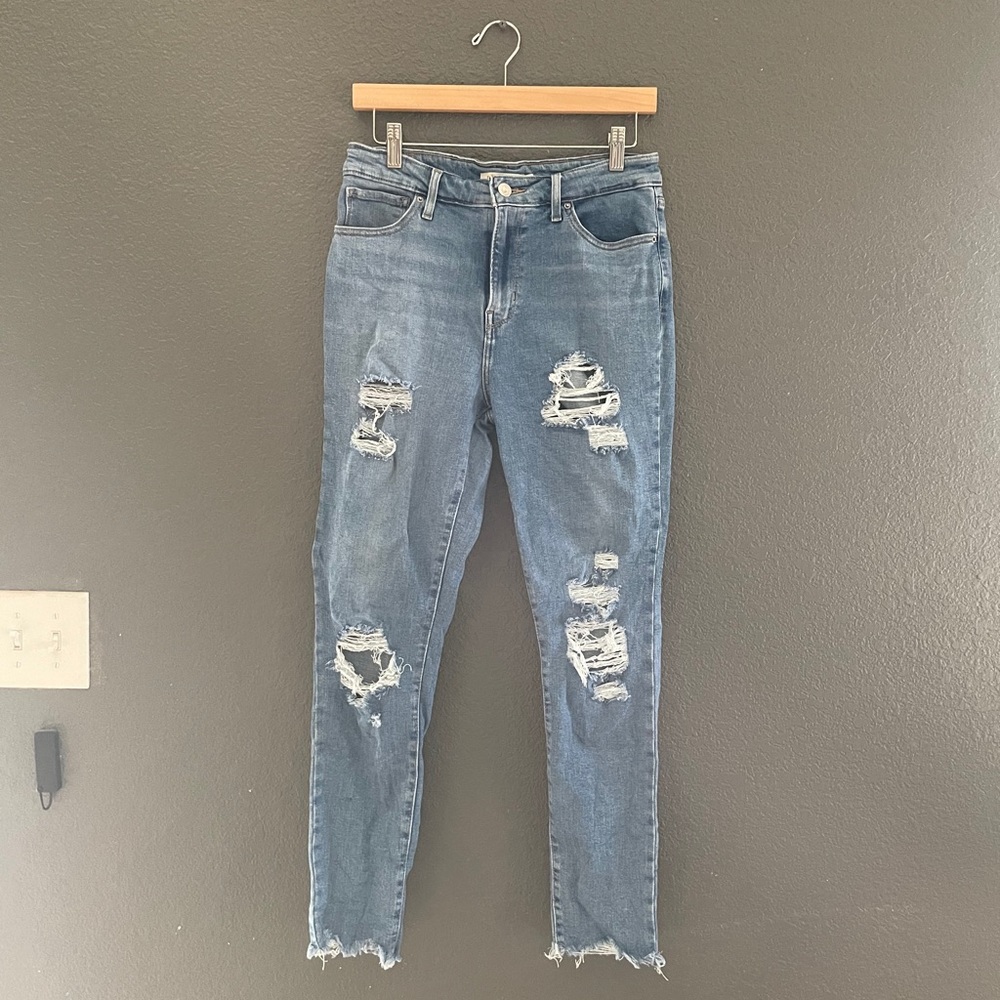 Levi’s 721 High Rise Skinny Destroyed size 29